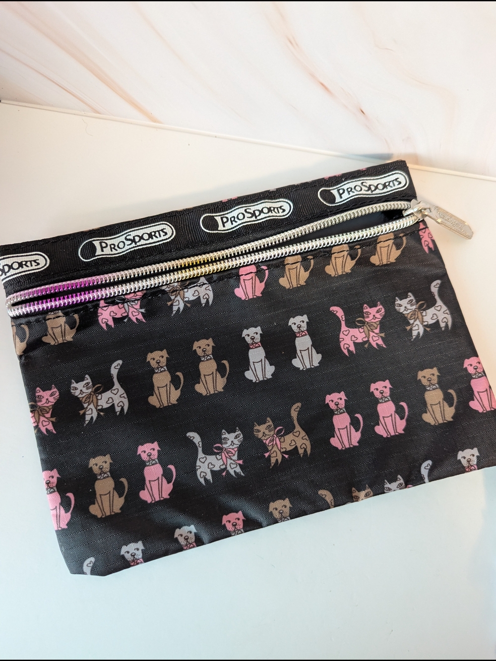 Set Of Three Travel Animal Theme Zip Pouches, LeSportsac, ProSports - Picture 4 of 11